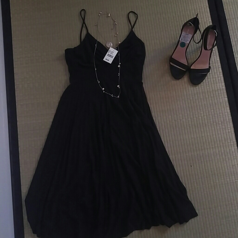 Brass Plum Rudy pleated black dress size medium